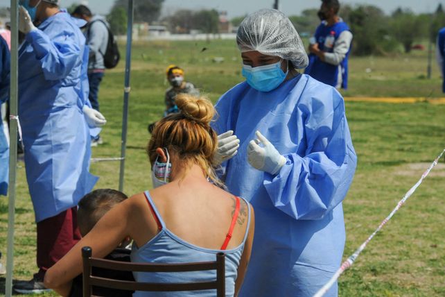 Coronavirus: Rosario batió otro récord con 1.375 casos nuevos de los 2.928 que notificó la provincia