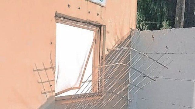 Instalaciones de la parroquia Nuestra Señora de América vandalizada. Instalaciones de la parroquia Nuestra Señora de América vandalizada.