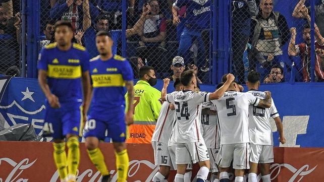 Vélez derrotó a Boca por 2-1 y suma 12 partidos sin perder.
