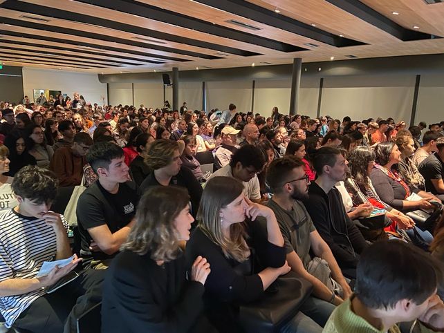 Uno de los encuentros previos al inicio de clases de diseño de indumentaria.