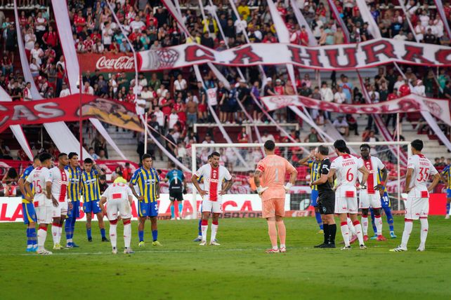 Central: los audios del VAR y el penal que inició la remontada de Huracán
