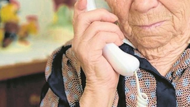 Engañó a una mujer y le robó 9.000 dólares y 10.000 pesos en efectivo