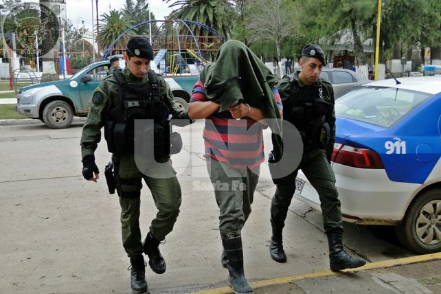 Se entregó. El viernes el presidente comunal se hizo presente en la Comisaría 9ª de Tostado.&nbsp;