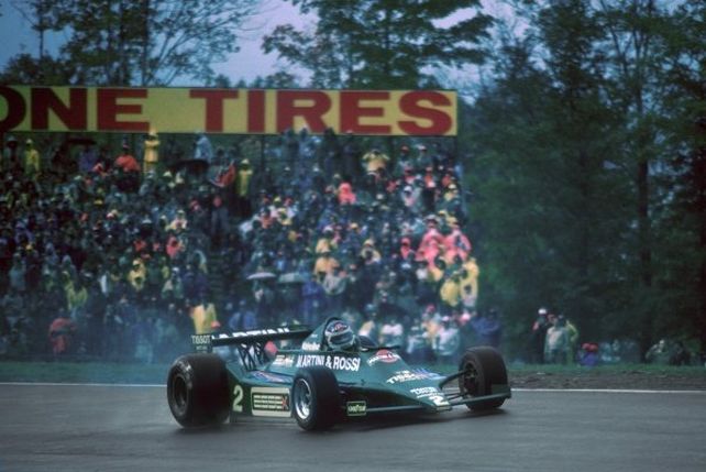 El Lole Reutemann, con el Lotus 79 bajo la lluvia de Watkins Glen.