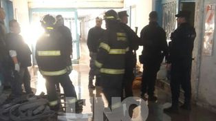 Motín de 70 internos con quema de colchones en la cárcel de Las Flores