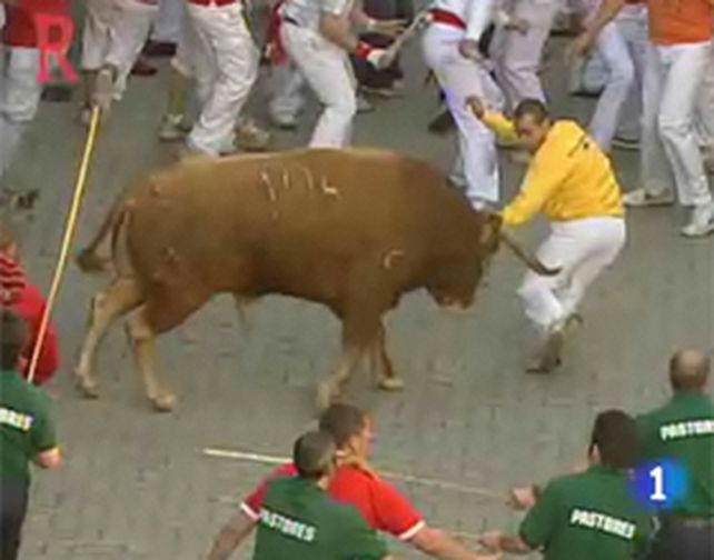 Un muerto y tres heridos en el tradicional encierro de San Ferm&iacute;n