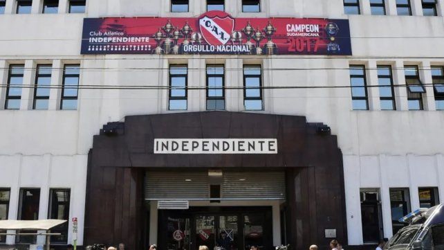 Colón: la deuda de Independiente generó bronca en la gente