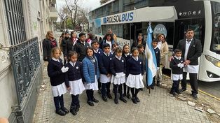 Once alumnos de Catamarca recorren casi 900 kilómetros para hacer su promesa a la bandera