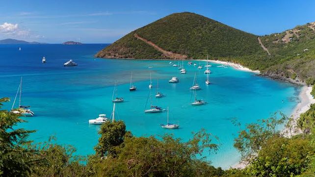 El segundo puesto se debe a alojamientos de lujo son las Islas Vírgenes Británicas, con USD 1.137 por noche y exclusivas actividades.