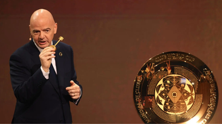 La Fifa confirmó la exclusión de un equipo por incumplir el reglamento y deberá definir su reemplazo.