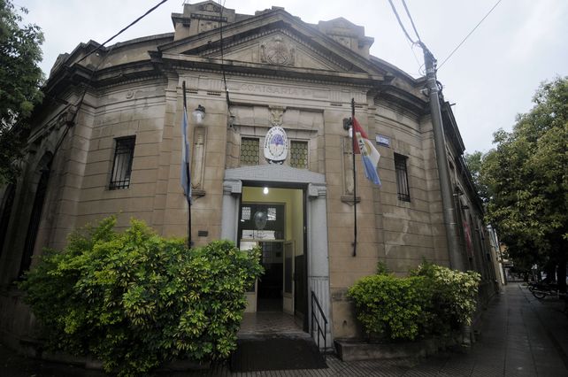De la puerta de su casa: Alarma en Barrio Candioti por el robo de un vehículo