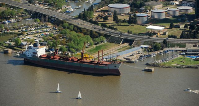 Se hundi&oacute; una piragua y dos hermanos mellizos desaparecieron en el r&iacute;o Paran&aacute;