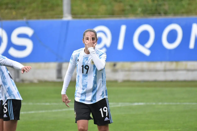 Argentina cerró su gira por España con un triunfo y una caída