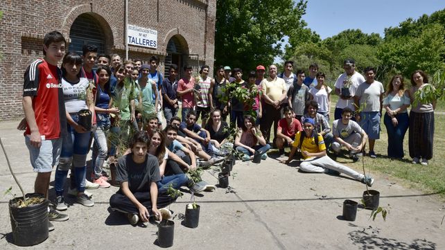 Conciencia y educación ambiental. Estudiantes y profesores comprometidos con la naturaleza.