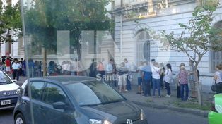 Registro Civil: largas colas en la mañana de este viernes