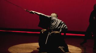Un actor fue herido con una espada samurai durante el ensayo de una obra de teatro y murió