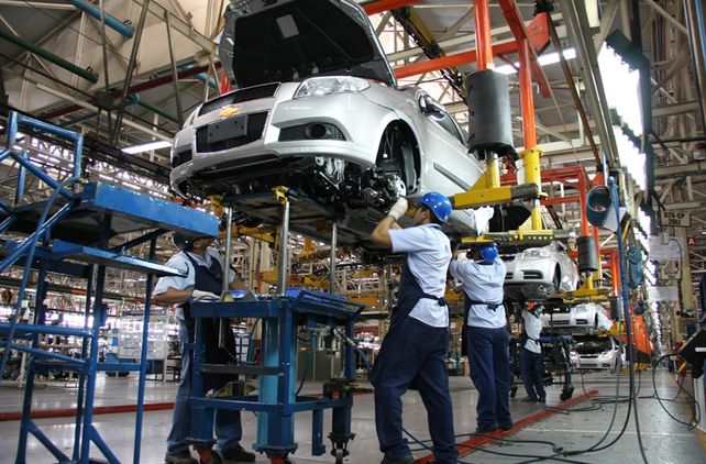 UIA: producción industrial cayó un 5 por ciento en octubre