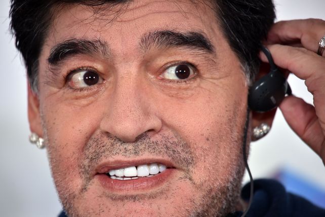Maradona causó furor en su llegada a Bielorrusia