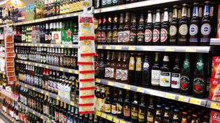 Multan a una famosa marca de cerveza con $150 millones por abuso de posición dominante