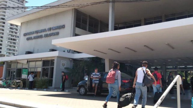 Desde la Terminal de Ómnibus parten colectivos con turistas santafesinos durante el 1ro de enero.