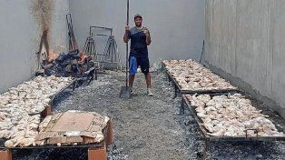 Un recolector donó su aguinaldo y asó 200 pollos para vecinos en Navidad