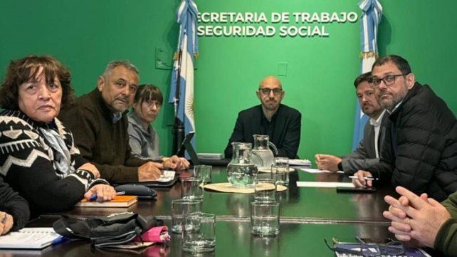 No hubo acuerdo con los estatales y el gobierno otorgará por decreto un aumento del 3% en julio