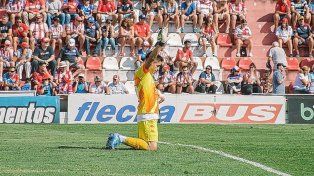La Liga Profesional eligió una atajada de Mele en el Top 3 de la 18ª fecha