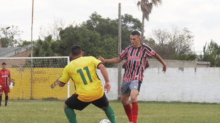 En su visita a barrio Los Troncos, Juventud Unida de Candioti superó a Los Canarios, y continúa puntero del ascenso.