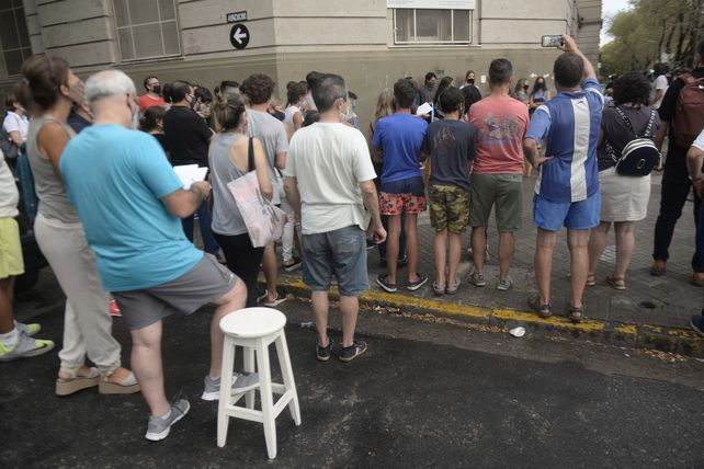 Docentes de la UNR paran 48 horas por una suba salarial