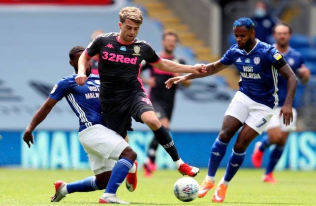 El Leeds de Bielsa resign&oacute; la punta en Cardiff.
