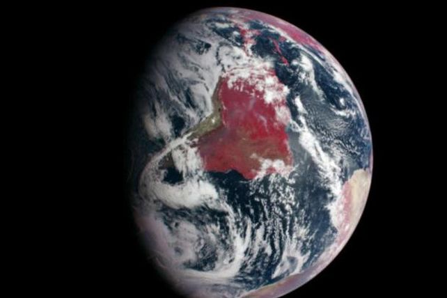 La Nasa publica nueva foto de la Tierra, pero de un extraño color