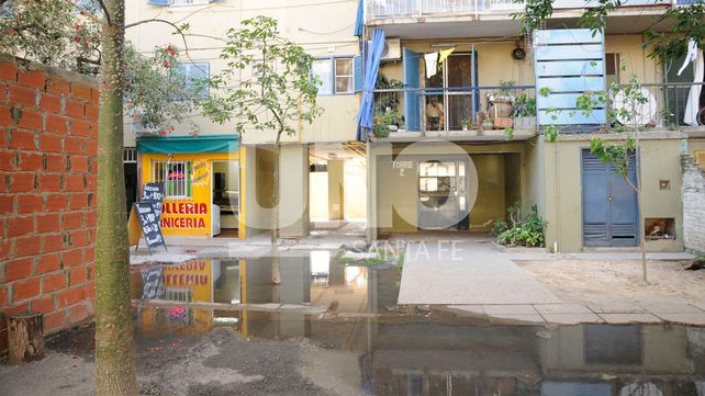 Barrio El Pozo: desbordaron las cloacas frente a la escuela y el jardín