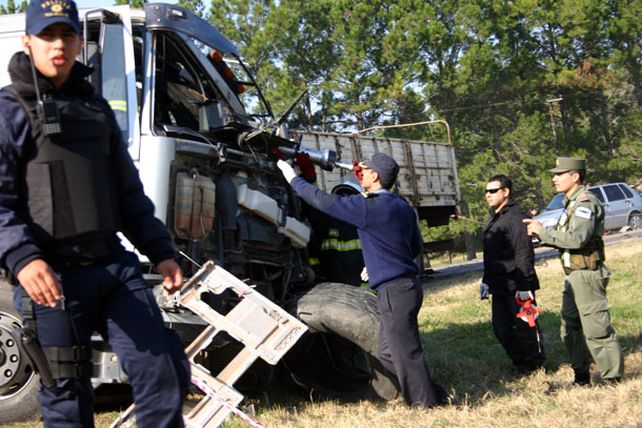 Un muerto en un choque frontal entre dos camiones en Avellaneda