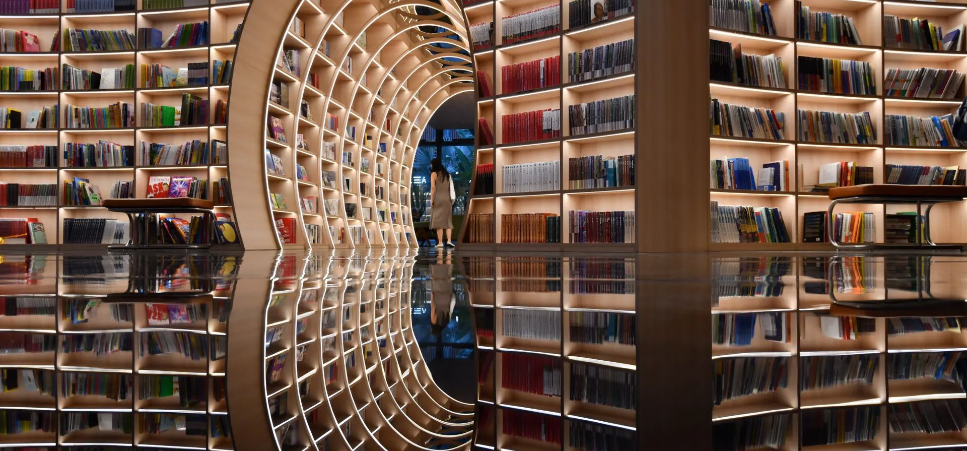 Una vista de la librería futurista Yuishin, Shenzhen, China. Fotografía: VCG/Getty Images Una vista de la librería futurista Yuishin, Shenzhen, China. Fotografía: VCG/Getty Images