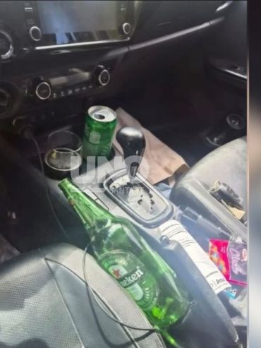 Conducción peligrosa y ataque de furia: lo aprehendieron en un control y rompió billetes de 100 dólares delante de los policías