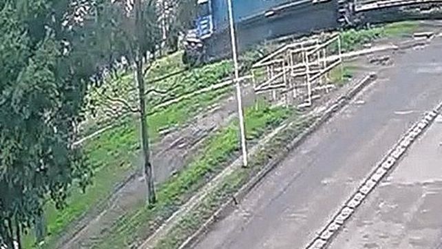 Grave accidente. Una camioneta de Protección Civil chocó contra un tren en San Justo.