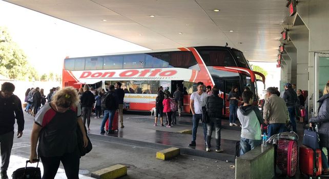 Los micros de media y larga y los trenes tendrán un tope de pasajeros para las vacaciones