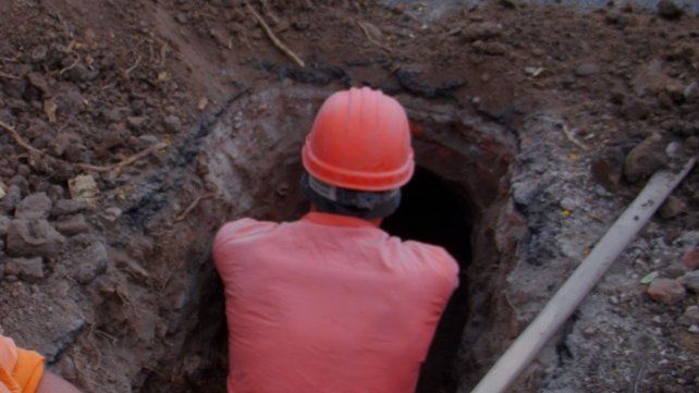 Aguas Santafesinas pidió la expulsión de dos empleados contratados por estafar un vecino