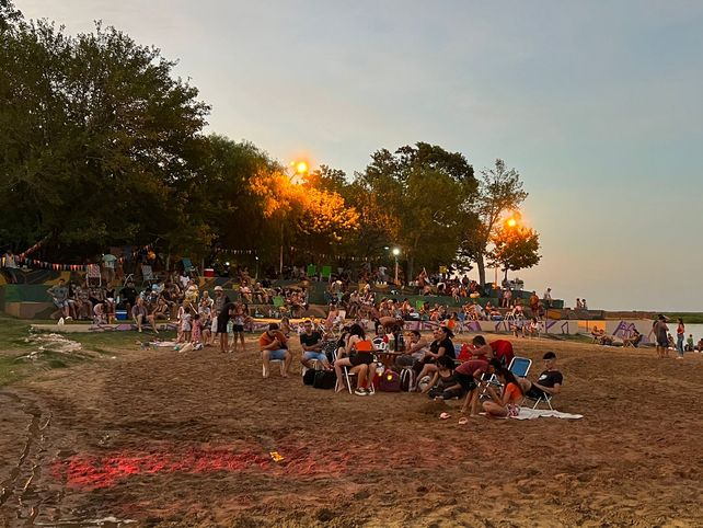 Hubo fiesta y encuentro en el margen del río Coronda, donde desemboca el arroyo Monje.