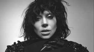 Lady Gaga estrenó este viernes su esperado sexto disco de estudio y volvió a explorar un pop más oscuro