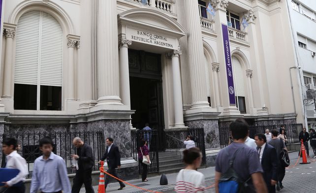 Mantienen pronóstico de 22% de inflación y esperan un dólar de $18,20 a fin de año
