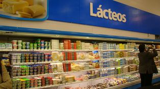 Los productos lácteos que más aumentaron fueron la leche fresca entera en sachet (2,1%); leche en polvo entera (5,6%); queso sardo (3,4%); manteca (3,8%) y yogur firme (9%).