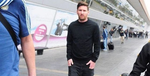 Messi abandonó la concentración argentina y regresa a Barcelona