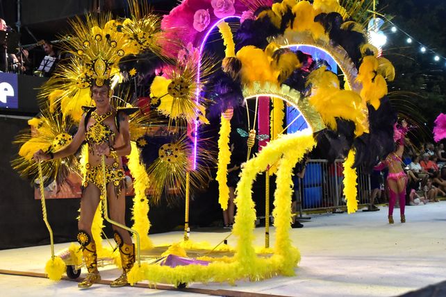 Sastre y una historia de 64 años de carnavales que ya forman parte del ADN de su gente