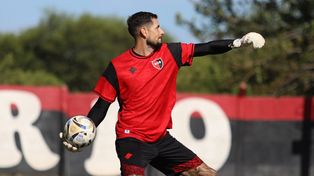 Gabriel Arias, en una práctica anterior al día de su lesión. Newells lo perderá por varios meses.