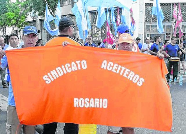 protagonismo. El movimiento sindical aceitero también quiere discutir los efectos sobre la salud del modelo.