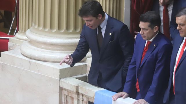 Tuvo un episodio durante la presentación de Javier Miliei en la apertura de Asamblea Legislativa cuando Caputo le hizo un gesto al diputado Facundo Manes apuntando con sus dedos a sus ojos y luego increpándolo en uno de los pasillos.&nbsp;