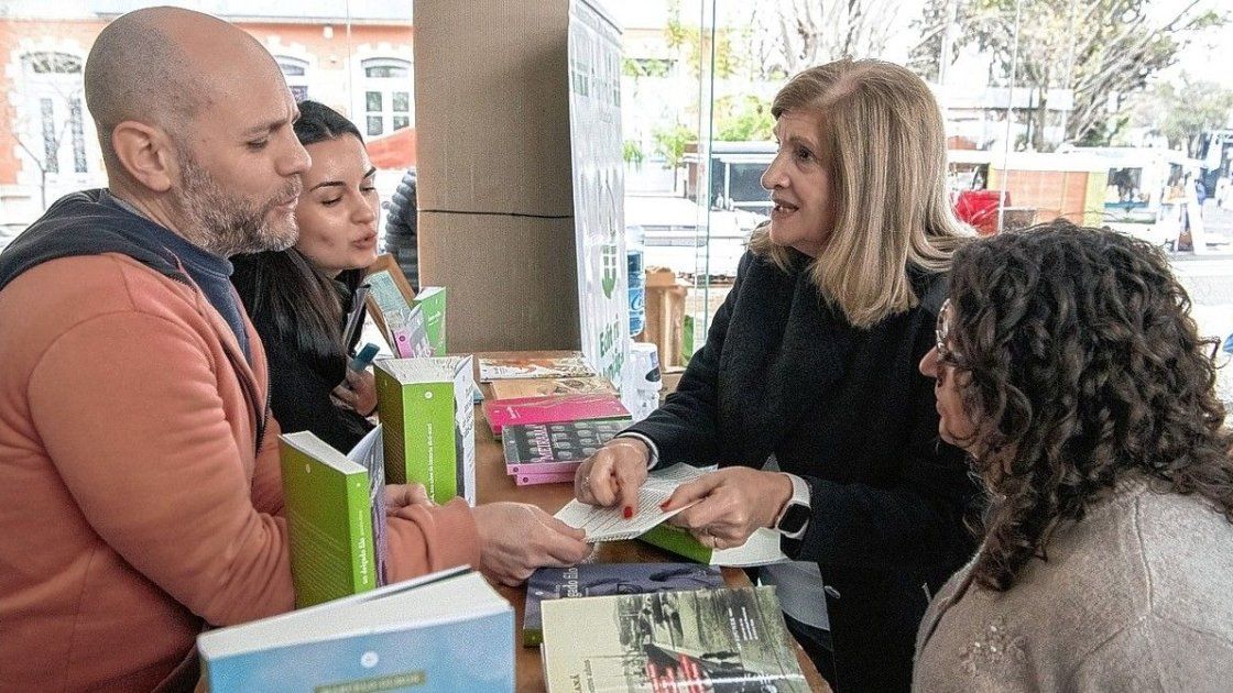 Paraná Lee abrió sus puertas con una jornada dedicada a las escuelas, los libros y la lectura.
