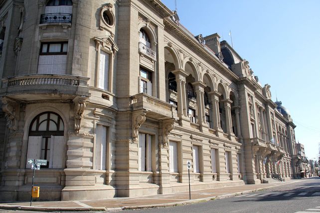 Comenzarán a pagarse los sueldos de marzo a los agentes provinciales