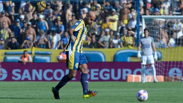A Quintana lo van a evaluar y si está en condiciones, jugará. Si no llega, es la continuidad de Komar o la apuesta por Agüero.